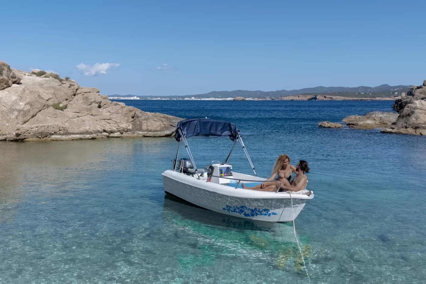 Estable 400 no license boat - on the water