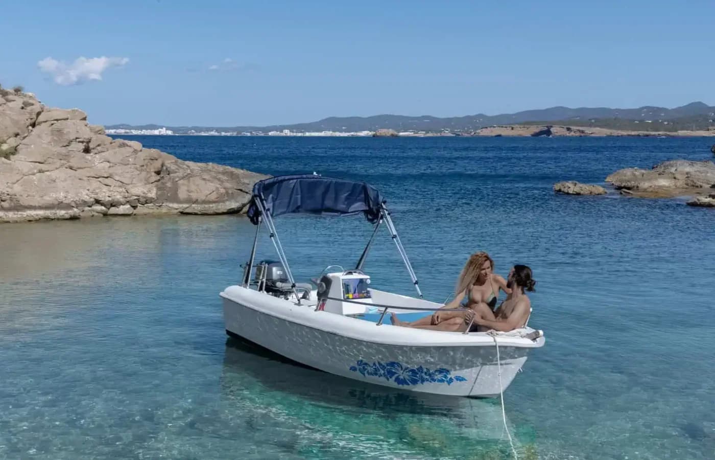 Estable 400 - Barco de 4.0m con capacidad para 4 personas